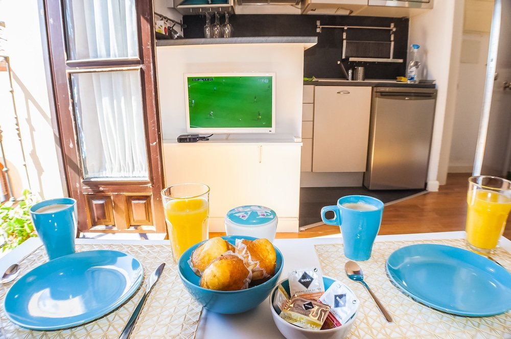 Фото Apartamentos con patio junto a la catedral by Toledo Ap