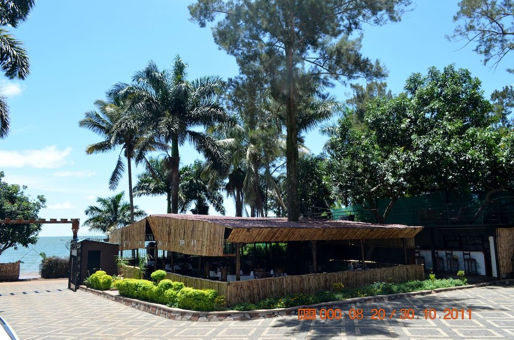 Фото Saffron Beach Bistro & Cottages