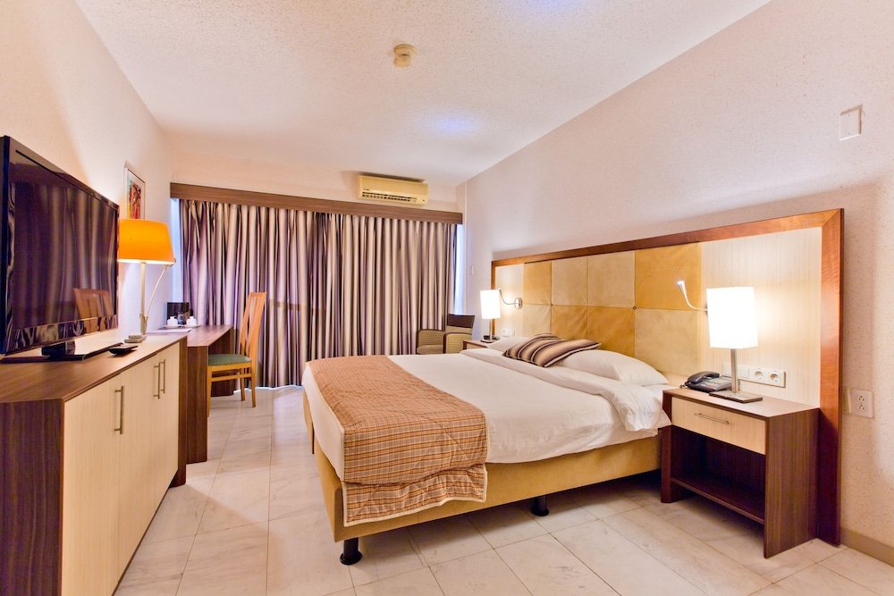 Фото Queens Hotel