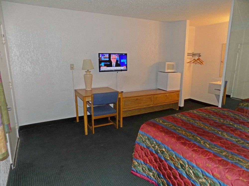 Фото Topeka Plaza Inn