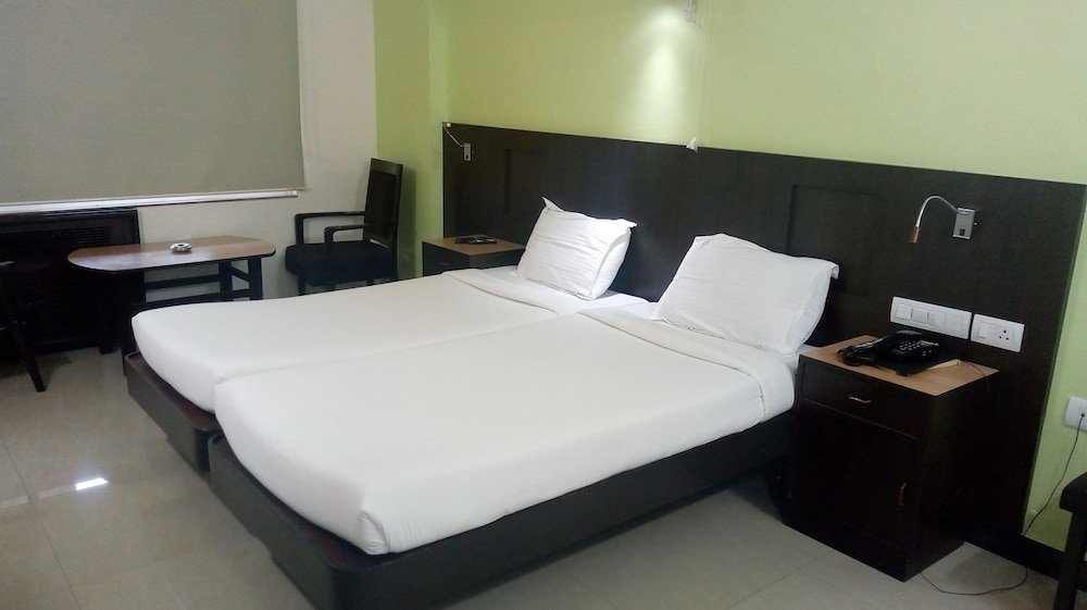 Фото New Woodlands Hotel