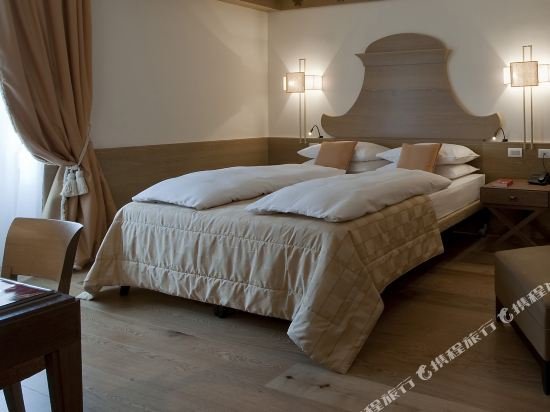 Фото Grand Hotel Savoia Cortina d'Ampezzo, A Radisson Collection Hotel