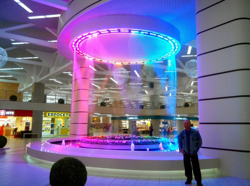 Shopping mall Vremya prostora, Kirov, photo