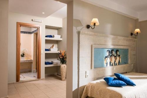 Фото Parthenis Beach Suites by the Sea