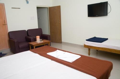 Фото Vihas Inn - Tirupati