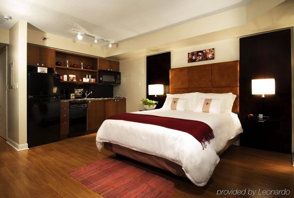 Фото Pantages Hotel Downtown Toronto