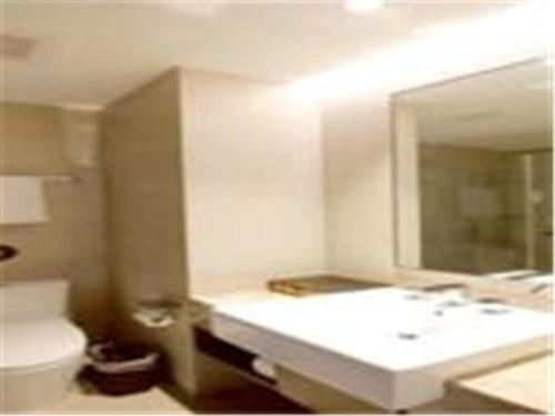 Фото Holiday Inn Express Jinan Jingshi Road