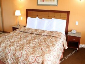 Гостиница Glen Capri Inn & Suites - Burbank Universal