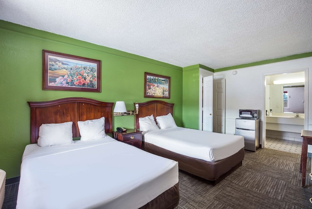 Фото Americas Best Value Inn Denver