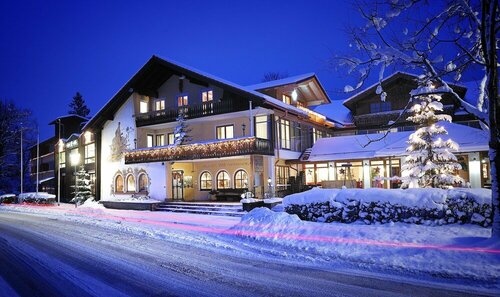 Гостиница Landhotel Böld and Restaurant Uhrmacher Oberammergau в Обераммергау