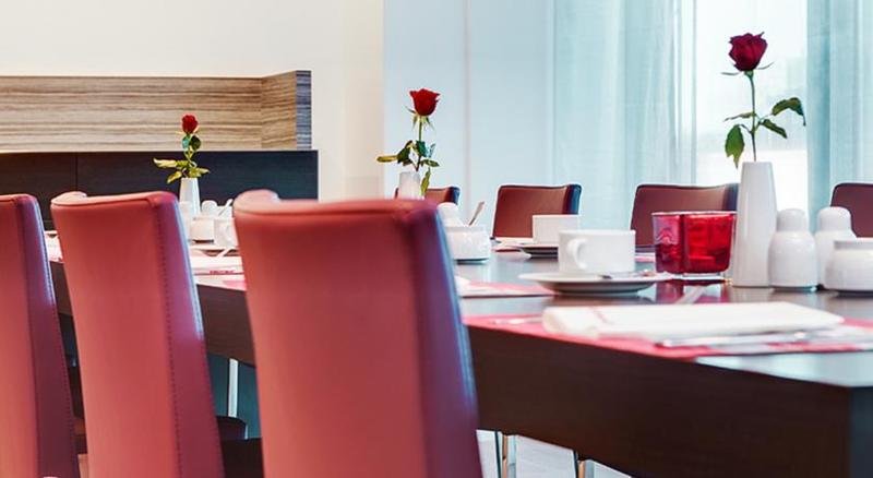 Фото IntercityHotel Enschede