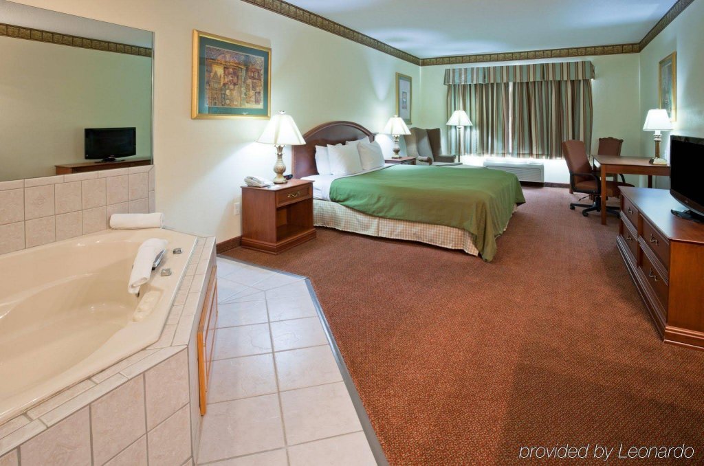 Фото Country Inn & Suites by Radisson, Coralville, Ia