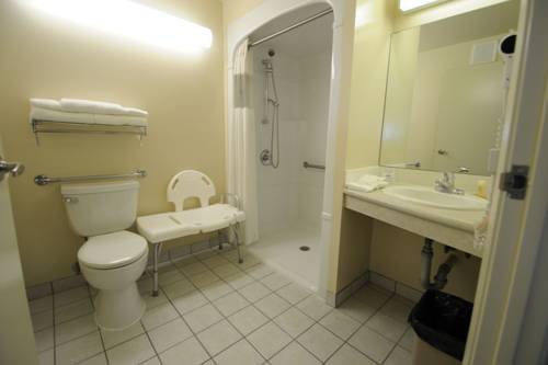 Фото Days Inn by Wyndham Steinbach