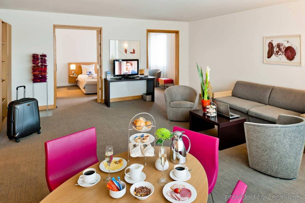 Фото Novotel Hamburg City Alster