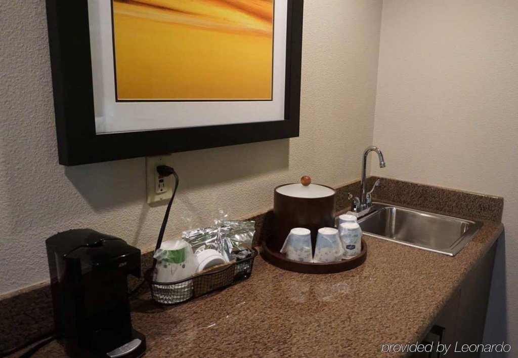 Фото Hampton Inn Oakland Hayward