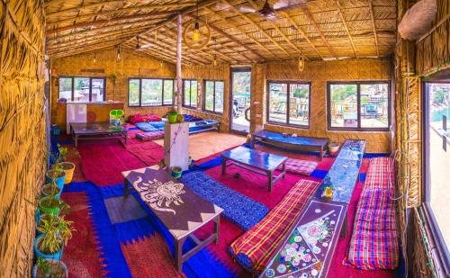 Фото Hotel Ishan A Riverside Retreat