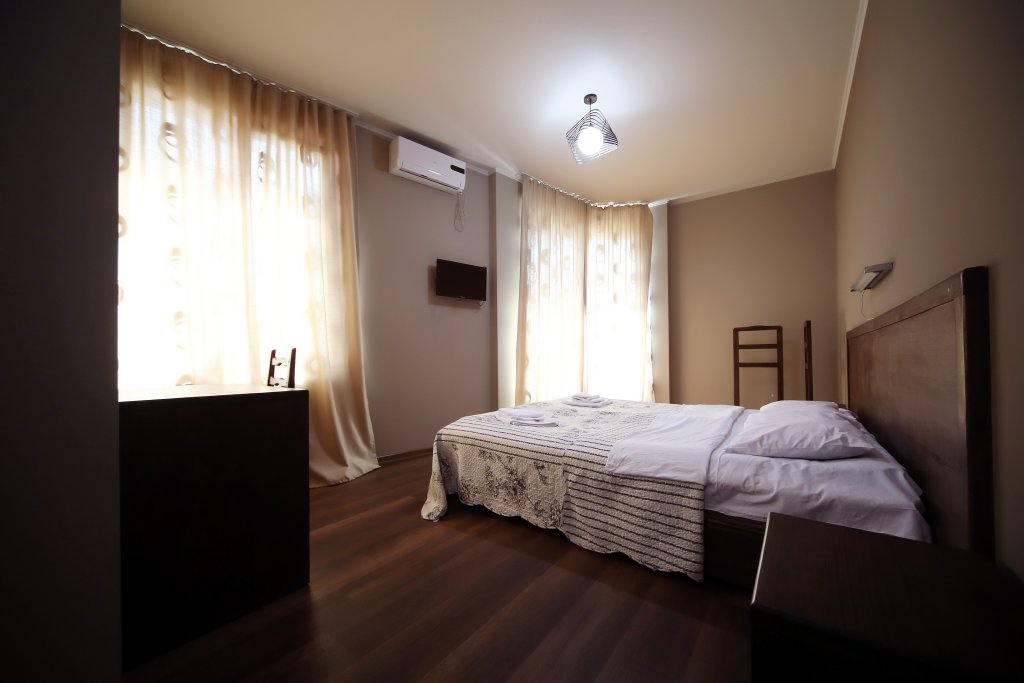 Фото Мини-Отель Kutaisi Globus