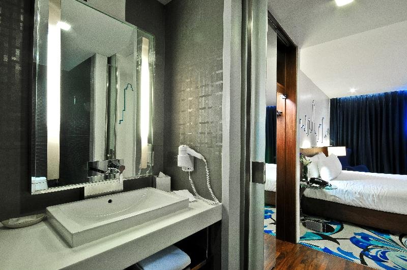 Фото Galleria 10 Hotel Bangkok by Compass Hospitality