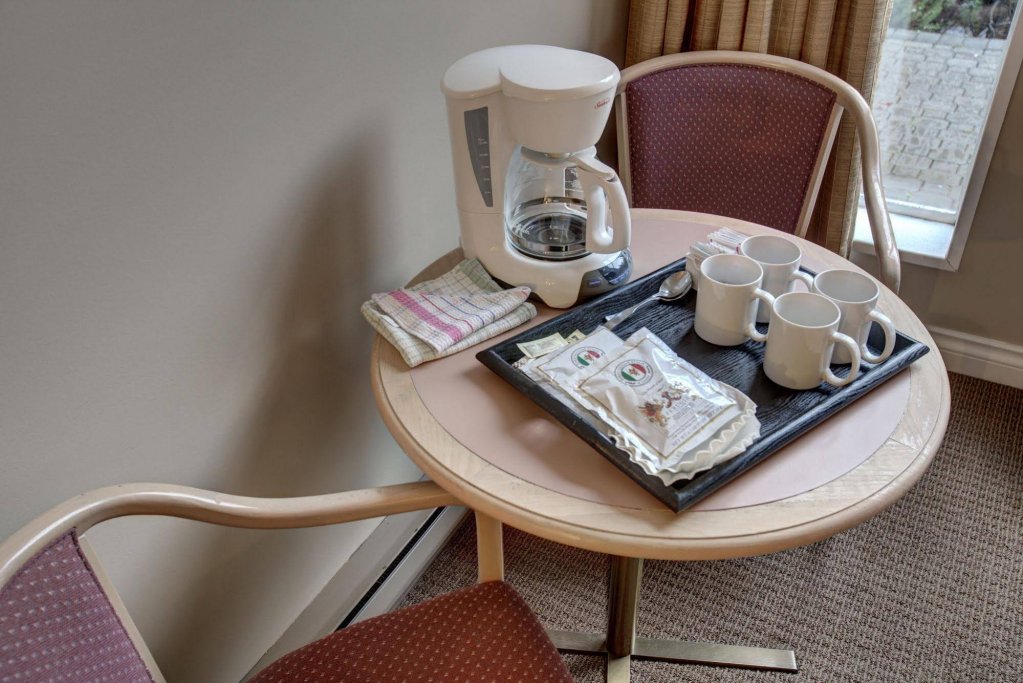 Фото Glacier Lodge Boutique Hotel