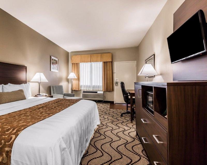 Фото Comfort Inn & Suites Orange County John Wayne Airport