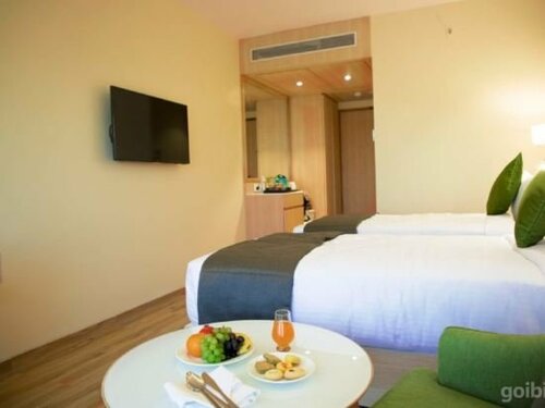 Гостиница Regenta Central Harsha Vapi