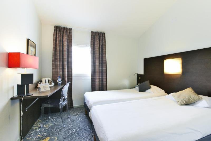 Фото Hôtel Kyriad La Rochelle Centre Ville