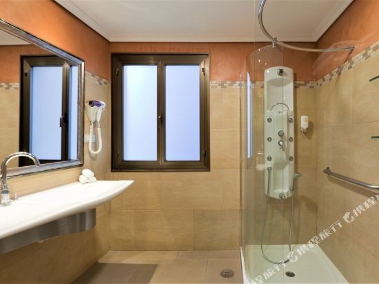 Фото Hotel Bécquer