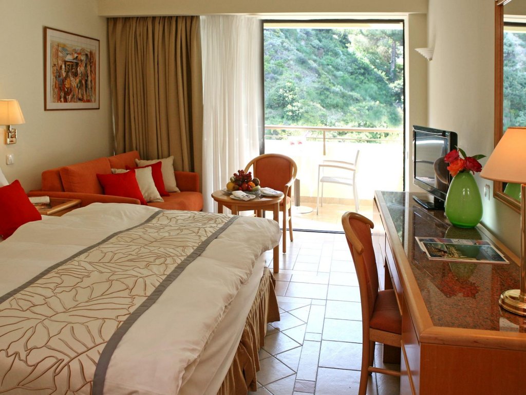 Фото Rhodes Bay Hotel & SPA