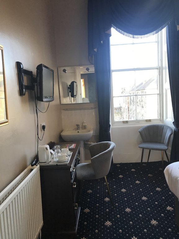 Фото The Alexander Guest House