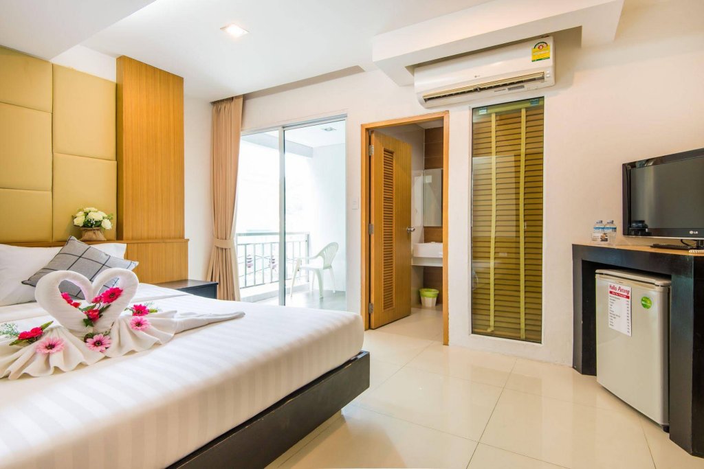 Фото Hallo Patong Hotel & Restaurant