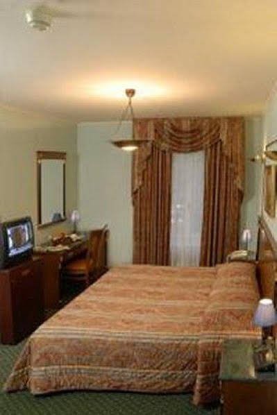 Фото Hotel Churchill