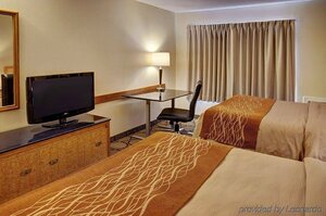 Comfort Inn South Shore (Quebec, Boucherville, Boul. de Mortagne, 96), hotel