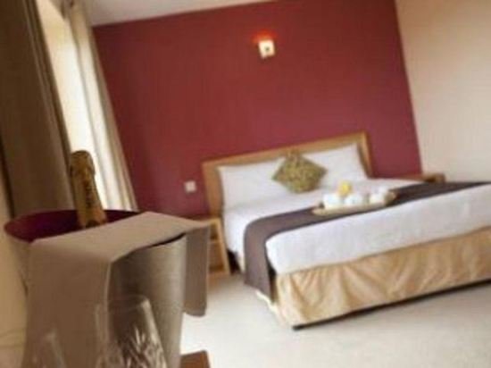 Фото Antoinette Hotel Wimbledon