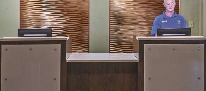 Фото La Quinta Inn & Suites by Wyndham Midwest City - Tinker Afb