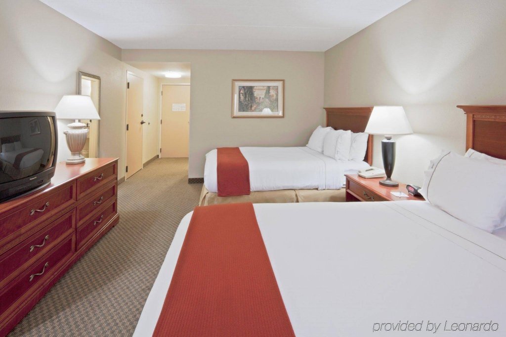 Фото Holiday Inn Express And Suites Fort Wayne