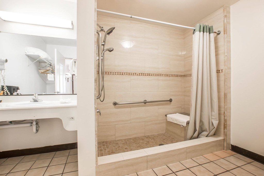 Фото Palm Inn Hotel near Tyler Mall Riverside