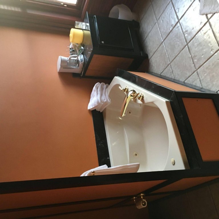 Фото Main Street Bed & Breakfast