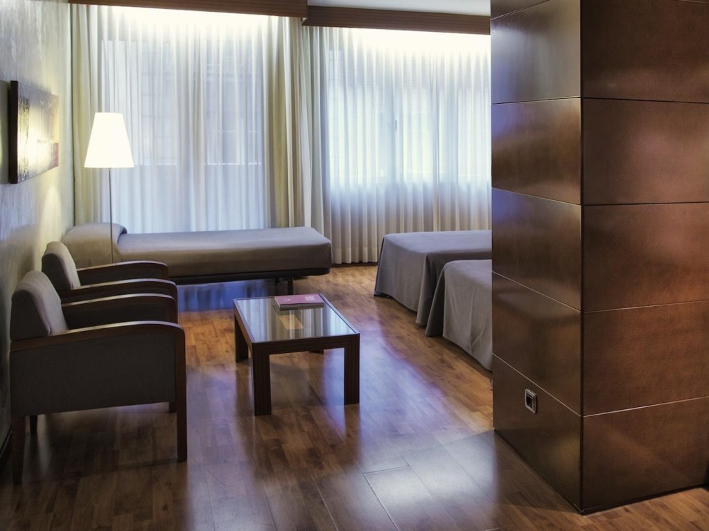 Фото Aparthotel Mariano Cubi Barcelona