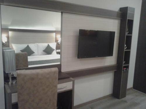 Внешний вид отеля Hide Away Suites в Дадрях, фото 5