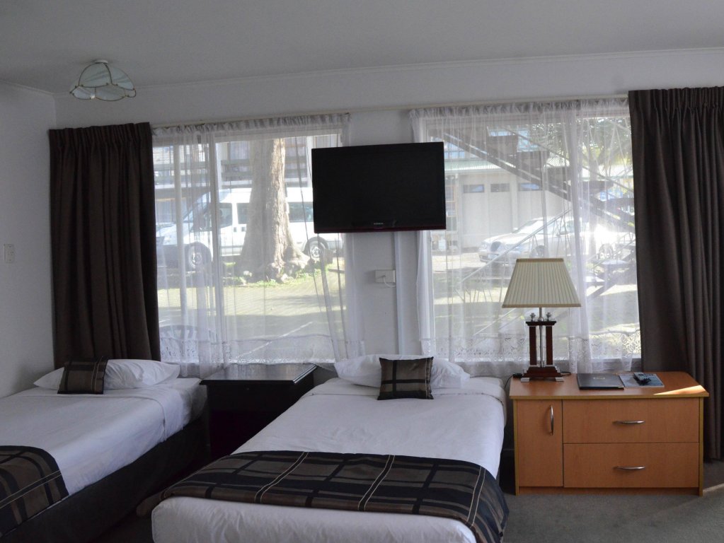 Фото Alpers Lodge & Conference Centre