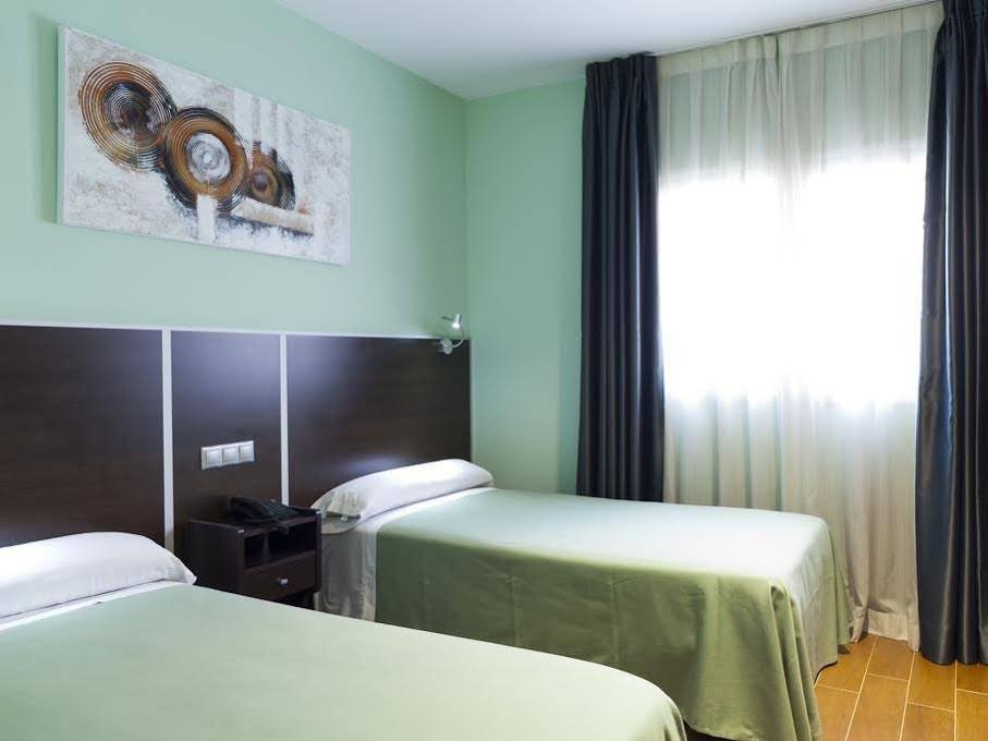 Фото Hostal Avenida Barajas