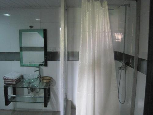 Фото Axari Hotel & Suites