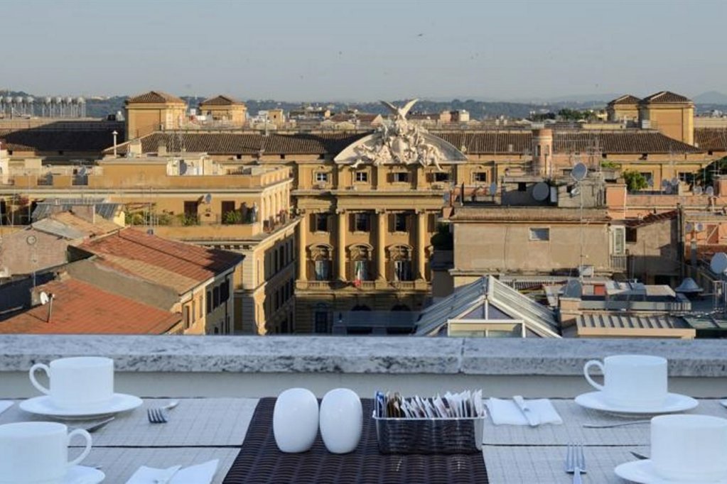 Фото The Independent Hotel