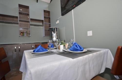 Фото Mahlakapese Guest Lodge