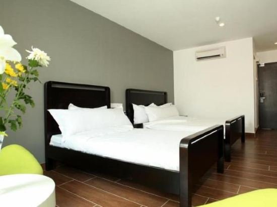 Фото Crossroads Hotel