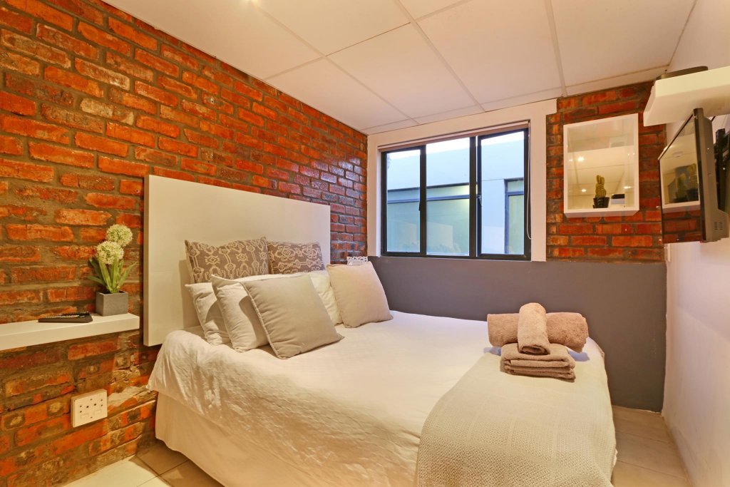 Фото Happy Rhino Hotel