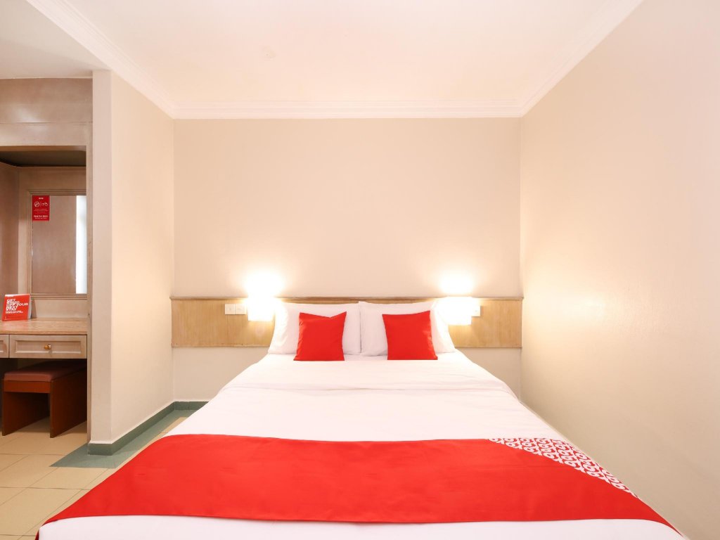 Фото Oyo 764 Hotel Famous Inn