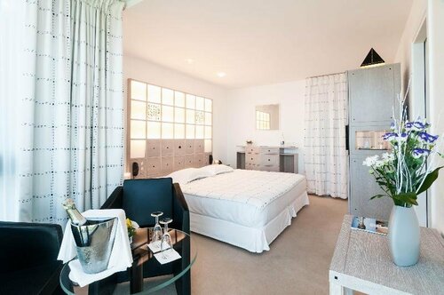 Гостиница L' Agapa Hôtel SPA Nuxe в Перро-Гирек