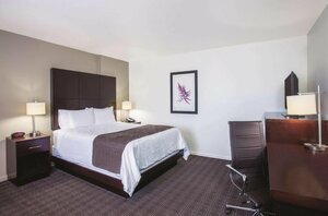 Гостиница La Quinta Inn & Suites by Wyndham Santa Barbara Downtown