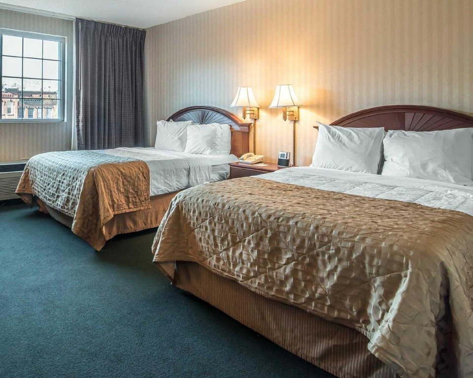 Фото Clarion Hotel - Downtown - University Area